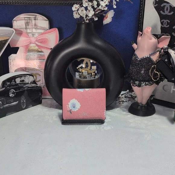 Coach Blush Pink Daisy ID, Credit  Card, Key Holder Travel Wallet - Picture 1 of 6